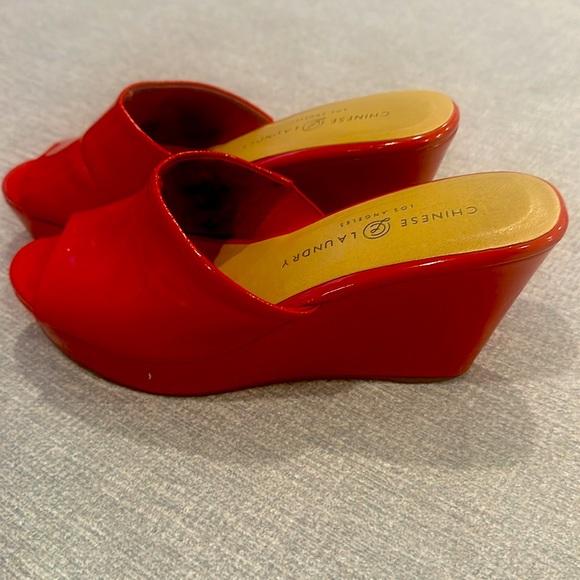 Chinese Laundry red patent leather high heel wedge open toe shoes Size 7.5 - Picture 3 of 13